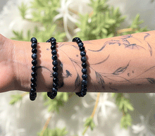 Naložite sliko v pregledovalnik galerije, ženska kristalna zapestnica sokolovo oko iz kristalov 6 mm ženska zapestnica iz kristalov talisman iz poldragih kamnov nakit sokolovo oko modro tigrovo oko moda nakit iz kristalov kristali zapestnice ženske kristalne zapestnice talisman sokolje oko