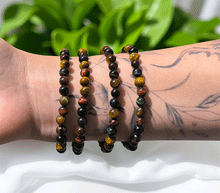 Naložite sliko v pregledovalnik galerije, ženska kristalna zapestnica trobarvno tigrovo oko iz kristalov 6 mm ženska zapestnica iz kristalov talisman iz poldragih kamnov nakit tigrovo oko tri barve moda nakit iz kristalov kristali zapestnice ženske kristalne zapestnice talisman tigrovo oko