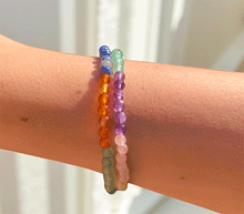 Naložite sliko v pregledovalnik galerije, zapestnica iz kristalov čakre Kristalna zapestnica v barvah čaker čakra ženska zapestnica zapestnice iz poldragih kamnov nakit iz kristalov