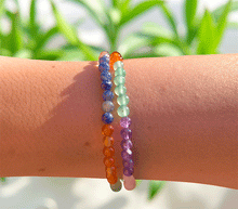 Naložite sliko v pregledovalnik galerije, zapestnica iz kristalov čakre Kristalna zapestnica v barvah čaker čakra ženska zapestnica zapestnice iz poldragih kamnov nakit iz kristalov