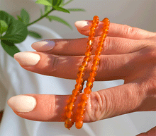 Naložite sliko v pregledovalnik galerije, zapestnica karneol iz kristalov ženska zapestnica iz poldragih kamnov nakit karneol moda nakit iz kristalov kristali zapestnice ženske zapestnice iz karneola 4mm