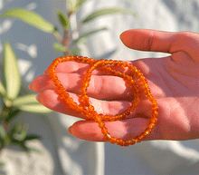 Naložite sliko v pregledovalnik galerije, zapestnica karneol iz kristalov ženska zapestnica iz poldragih kamnov nakit karneol moda nakit iz kristalov kristali zapestnice ženske zapestnice iz karneola 4mm