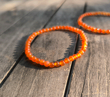 Naložite sliko v pregledovalnik galerije, zapestnica karneol iz kristalov ženska zapestnica iz poldragih kamnov nakit karneol moda nakit iz kristalov kristali zapestnice ženske zapestnice iz karneola 4mm