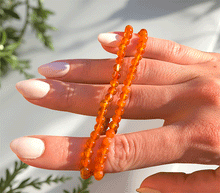 Naložite sliko v pregledovalnik galerije, zapestnica karneol iz kristalov ženska zapestnica iz poldragih kamnov nakit karneol moda nakit iz kristalov kristali zapestnice ženske zapestnice iz karneola 4mm