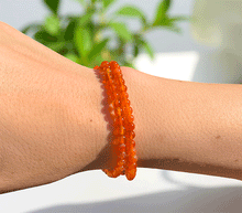 Naložite sliko v pregledovalnik galerije, zapestnica karneol iz kristalov ženska zapestnica iz poldragih kamnov nakit karneol moda nakit iz kristalov kristali zapestnice ženske zapestnice iz karneola 4mm