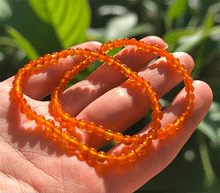 Naložite sliko v pregledovalnik galerije, zapestnica karneol iz kristalov ženska zapestnica iz poldragih kamnov nakit karneol moda nakit iz kristalov kristali zapestnice ženske zapestnice iz karneola 4mm