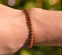 Naložite sliko v pregledovalnik galerije, zapestnica sončev kamen iz kristalov ženska zapestnica zlati kamen iz poldragih kamnov nakit zlati peščenjak moda sončev kamen nakit iz kristalov zlati kamen kristali sončev kamen zapestnice ženske zapestnice iz zlatega kamna 4mm