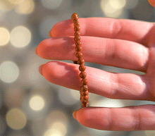 Naložite sliko v pregledovalnik galerije, zapestnica sončev kamen iz kristalov ženska zapestnica zlati kamen iz poldragih kamnov nakit zlati peščenjak moda sončev kamen nakit iz kristalov zlati kamen kristali sončev kamen zapestnice ženske zapestnice iz zlatega kamna 4mm