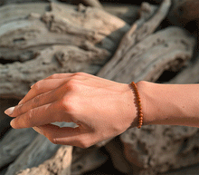 Naložite sliko v pregledovalnik galerije, zapestnica sončev kamen iz kristalov ženska zapestnica zlati kamen iz poldragih kamnov nakit zlati peščenjak moda sončev kamen nakit iz kristalov zlati kamen kristali sončev kamen zapestnice ženske zapestnice iz zlatega kamna 4mm