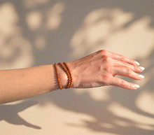 Naložite sliko v pregledovalnik galerije, zapestnica sončev kamen iz kristalov ženska zapestnica zlati kamen iz poldragih kamnov nakit zlati peščenjak moda sončev kamen nakit iz kristalov zlati kamen kristali sončev kamen zapestnice ženske zapestnice iz zlatega kamna 4mm