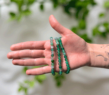 Naložite sliko v pregledovalnik galerije, zapestnica zeleni črtasti ahat iz kristalov 6mm ženska zapestnica iz poldragih kamnov nakit zeleni črtasti ahat moda nakit iz kristalov kristali zapestnice zeleni črtasti ahat ženske zapestnice talisman