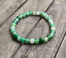Naložite sliko v pregledovalnik galerije, zapestnica zeleni črtasti ahat iz kristalov 6mm ženska zapestnica iz poldragih kamnov nakit zeleni črtasti ahat moda nakit iz kristalov kristali zapestnice zeleni črtasti ahat ženske zapestnice talisman