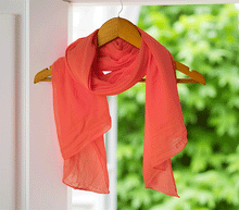 Naložite sliko v pregledovalnik galerije, ženski šal poletni šali enobarvni korala modni sal sali prehodni sal bombaž bombaz svila ženski šali moda modni dodatki udoben šal mehek sal jesenski šal modni dodatek ženski šal