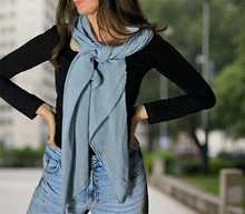 Naložite sliko v pregledovalnik galerije, ženski šal poletni šali enobarvni modni sal moder sali modri prehodni sal bombaž bombaz svila ugodni ženski šali moda modni dodatki udoben šal mehek sal jesenski šal modni dodatek ženski šal naravni material spomladanski šal šali za občutljivo kožo