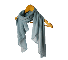 Naložite sliko v pregledovalnik galerije, ženski šal poletni šali enobarvni modni sal moder sali modri prehodni sal bombaž bombaz svila ugodni ženski šali moda modni dodatki udoben šal mehek sal jesenski šal modni dodatek ženski šal naravni material spomladanski šal šali za občutljivo kožo