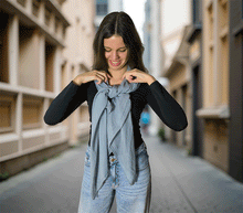 Naložite sliko v pregledovalnik galerije, ženski šal poletni šali enobarvni modni sal moder sali modri prehodni sal bombaž bombaz svila ugodni ženski šali moda modni dodatki udoben šal mehek sal jesenski šal modni dodatek ženski šal naravni material spomladanski šal šali za občutljivo kožo