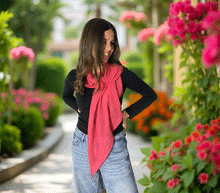 Naložite sliko v pregledovalnik galerije, ženski šal poletni šali enobarvni modni sal rdeč rdeca sali prehodni sal bombaž bombaz svila ugodni ženski šali moda modni dodatki udoben šal mehek sal jesenski šal modni dodatek ženski šal naravni material spomladanski šal šali za občutljivo kožo