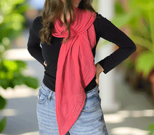 Naložite sliko v pregledovalnik galerije, ženski šal poletni šali enobarvni modni sal rdeč rdeca sali prehodni sal bombaž bombaz svila ugodni ženski šali moda modni dodatki udoben šal mehek sal jesenski šal modni dodatek ženski šal naravni material spomladanski šal šali za občutljivo kožo