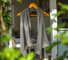 Naložite sliko v pregledovalnik galerije, ženski šal poletni šali enobarvni siva modni sal sali prehodni sal siv bombaž bombaz svila ženski šali moda modni dodatki udoben šal mehek sal jesenski šal modni dodatek ženski šal