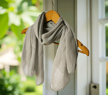 Naložite sliko v pregledovalnik galerije, ženski šal poletni šali enobarvni siva modni sal sali prehodni sal siv bombaž bombaz svila ženski šali moda modni dodatki udoben šal mehek sal jesenski šal modni dodatek ženski šal