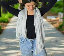 Naložite sliko v pregledovalnik galerije, ženski šal poletni šali enobarvni siva modni sal sali prehodni sal siv bombaž bombaz svila ženski šali moda modni dodatki udoben šal mehek sal jesenski šal modni dodatek ženski šal