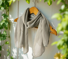 Naložite sliko v pregledovalnik galerije, ženski šal poletni šali enobarvni siva modni sal sali prehodni sal siv bombaž bombaz svila ženski šali moda modni dodatki udoben šal mehek sal jesenski šal modni dodatek ženski šal