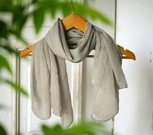 Naložite sliko v pregledovalnik galerije, ženski šal poletni šali enobarvni siva modni sal sali prehodni sal siv bombaž bombaz svila ženski šali moda modni dodatki udoben šal mehek sal jesenski šal modni dodatek ženski šal