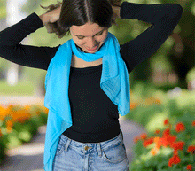 Naložite sliko v pregledovalnik galerije, ženski šal poletni šali enobarvni modni sal modra sali prehodni sal bombaž bombaz svila ugodni ženski šali moda modni dodatki udoben šal mehek sal jesenski šal modni dodatek ženski šal naravni material spomladanski šal šali za občutljivo kožo