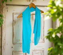 Naložite sliko v pregledovalnik galerije, ženski šal poletni šali enobarvni modni sal modra sali prehodni sal bombaž bombaz svila ugodni ženski šali moda modni dodatki udoben šal mehek sal jesenski šal modni dodatek ženski šal naravni material spomladanski šal šali za občutljivo kožo