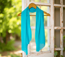 Naložite sliko v pregledovalnik galerije, ženski šal poletni šali enobarvni modni sal modra sali prehodni sal bombaž bombaz svila ugodni ženski šali moda modni dodatki udoben šal mehek sal jesenski šal modni dodatek ženski šal naravni material spomladanski šal šali za občutljivo kožo