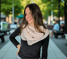 Naložite sliko v pregledovalnik galerije, ženski šal poletni šali enobarvni modni sal rozna sali prehodni sal bombaž bombaz svila ugodni ženski šali moda modni dodatki udoben šal mehek sal jesenski šal modni dodatek ženski šal naravni material spomladanski šal šali za občutljivo kožo