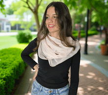 Naložite sliko v pregledovalnik galerije, ženski šal poletni šali enobarvni modni sal rozna sali prehodni sal bombaž bombaz svila ugodni ženski šali moda modni dodatki udoben šal mehek sal jesenski šal modni dodatek ženski šal naravni material spomladanski šal šali za občutljivo kožo