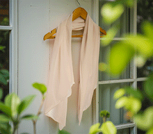 Naložite sliko v pregledovalnik galerije, ženski šal poletni šali enobarvni modni sal rozna sali prehodni sal bombaž bombaz svila ugodni ženski šali moda modni dodatki udoben šal mehek sal jesenski šal modni dodatek ženski šal naravni material spomladanski šal šali za občutljivo kožo