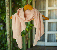 Naložite sliko v pregledovalnik galerije, ženski šal poletni šali enobarvni modni sal rozna sali prehodni sal bombaž bombaz svila ugodni ženski šali moda modni dodatki udoben šal mehek sal jesenski šal modni dodatek ženski šal naravni material spomladanski šal šali za občutljivo kožo