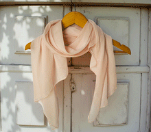 Naložite sliko v pregledovalnik galerije, ženski šal poletni šali enobarvni modni sal rozna sali prehodni sal bombaž bombaz svila ugodni ženski šali moda modni dodatki udoben šal mehek sal jesenski šal modni dodatek ženski šal naravni material spomladanski šal šali za občutljivo kožo