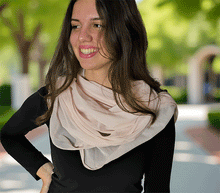 Naložite sliko v pregledovalnik galerije, ženski šal poletni šali enobarvni modni sal rozna sali prehodni sal bombaž bombaz svila ugodni ženski šali moda modni dodatki udoben šal mehek sal jesenski šal modni dodatek ženski šal naravni material spomladanski šal šali za občutljivo kožo