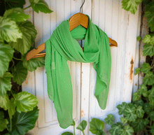 Naložite sliko v pregledovalnik galerije, ženski šal poletni šali enobarvni zelen modni sal sali prehodni sal bombaž bombaz svila ugodni ženski šali moda modni dodatki udoben šal mehek sal jesenski šal modni dodatek ženski šal naravni material spomladanski šal šali