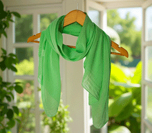 Naložite sliko v pregledovalnik galerije, ženski šal poletni šali enobarvni zelen modni sal sali prehodni sal bombaž bombaz svila ugodni ženski šali moda modni dodatki udoben šal mehek sal jesenski šal modni dodatek ženski šal naravni material spomladanski šal šali