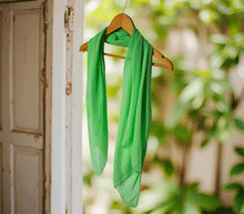 Naložite sliko v pregledovalnik galerije, ženski šal poletni šali enobarvni zelen modni sal sali prehodni sal bombaž bombaz svila ugodni ženski šali moda modni dodatki udoben šal mehek sal jesenski šal modni dodatek ženski šal naravni material spomladanski šal šali