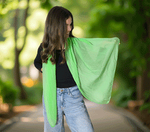 Naložite sliko v pregledovalnik galerije, ženski šal poletni šali enobarvni zelen modni sal sali prehodni sal bombaž bombaz svila ugodni ženski šali moda modni dodatki udoben šal mehek sal jesenski šal modni dodatek ženski šal naravni material spomladanski šal šali