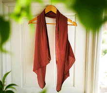 Naložite sliko v pregledovalnik galerije, ženski šal poletni šali enobarvni temno rdeča modni sal sali prehodni sal vinsko rdeca bombaž bombaz svila ženski šali moda modni dodatki udoben šal mehek sal jesenski šal modni dodatek ženski šal