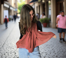 Naložite sliko v pregledovalnik galerije, ženski šal poletni šali enobarvni temno rdeča modni sal sali prehodni sal vinsko rdeca bombaž bombaz svila ženski šali moda modni dodatki udoben šal mehek sal jesenski šal modni dodatek ženski šal