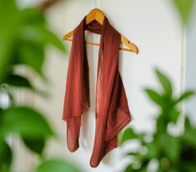 Naložite sliko v pregledovalnik galerije, ženski šal poletni šali enobarvni temno rdeča modni sal sali prehodni sal vinsko rdeca bombaž bombaz svila ženski šali moda modni dodatki udoben šal mehek sal jesenski šal modni dodatek ženski šal