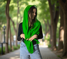 Naložite sliko v pregledovalnik galerije, ženski šal poletni šali enobarvni zelena modni sal sali prehodni sal zelen bombaž bombaz svila ženski šali moda modni dodatki udoben šal mehek sal jesenski šal modni dodatek ženski šal