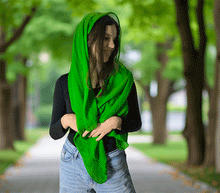 Naložite sliko v pregledovalnik galerije, ženski šal poletni šali enobarvni zelena modni sal sali prehodni sal zelen bombaž bombaz svila ženski šali moda modni dodatki udoben šal mehek sal jesenski šal modni dodatek ženski šal