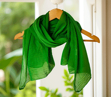 Naložite sliko v pregledovalnik galerije, ženski šal poletni šali enobarvni zelena modni sal sali prehodni sal zelen bombaž bombaz svila ženski šali moda modni dodatki udoben šal mehek sal jesenski šal modni dodatek ženski šal