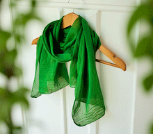 Naložite sliko v pregledovalnik galerije, ženski šal poletni šali enobarvni zelena modni sal sali prehodni sal zelen bombaž bombaz svila ženski šali moda modni dodatki udoben šal mehek sal jesenski šal modni dodatek ženski šal