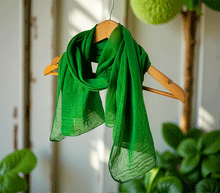 Naložite sliko v pregledovalnik galerije, ženski šal poletni šali enobarvni zelena modni sal sali prehodni sal zelen bombaž bombaz svila ženski šali moda modni dodatki udoben šal mehek sal jesenski šal modni dodatek ženski šal