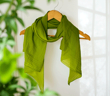 Naložite sliko v pregledovalnik galerije, ženski šal poletni šali enobarvni zelena modni sal sali prehodni sal zelen bombaž bombaz svila ženski šali moda modni dodatki udoben šal mehek sal jesenski šal modni dodatek ženski šal