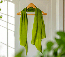 Naložite sliko v pregledovalnik galerije, ženski šal poletni šali enobarvni zelena modni sal sali prehodni sal zelen bombaž bombaz svila ženski šali moda modni dodatki udoben šal mehek sal jesenski šal modni dodatek ženski šal